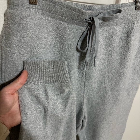 NWT Victoria's Secret Heather Gray Textured Fleece Joggers - Picture 2 of 6